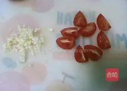 Illustration of how to mix broccoli with olive oil 6