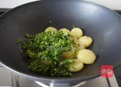 Illustration of how to make fried potato dumplings with shepherd's purse 12