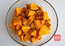 Illustration of how to make roasted pumpkin cubes 3