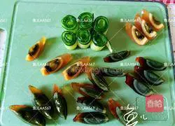Illustration of how to make cucumber preserved eggs 3