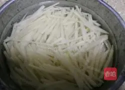 Illustration of how to make vinegar-coated potato shreds 1