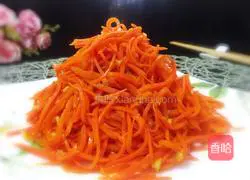 Illustration of how to make shredded garlic and carrots 14