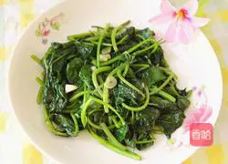 Illustration of how to stir-fry sweet potato leaves 9