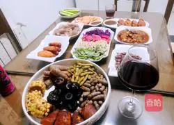 Illustration of how to make a good harvest platter for New Year's Eve dinner 1