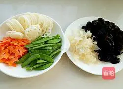 Illustration of how to make lotus pond stir-fry 1