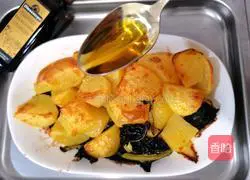 Illustration of how to make olive oil roasted potatoes 8