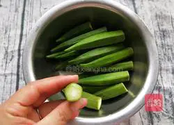 Illustration of how to make garlic okra 2