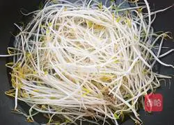 Illustration of how to stir-fry mung bean sprouts 5