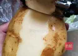 Illustration of how to make spicy and sour potato shreds 1