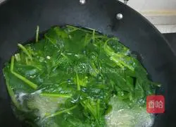 Illustration of how to mix spinach 3
