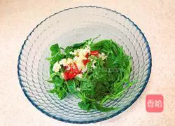 Illustration of how to make cold mulberry leaf sprouts 9