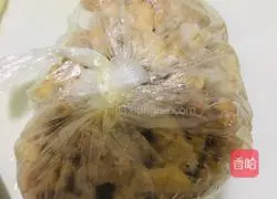 Illustration of how to make fried sweet potato stalks with oily meat 2