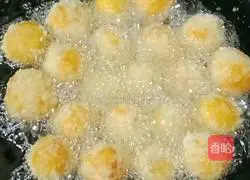 Fry Illustration of how to make pumpkin meatballs 11