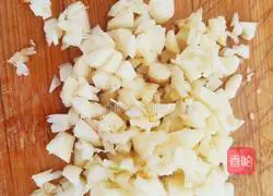 Illustration of how to make fried eggplant shreds 4