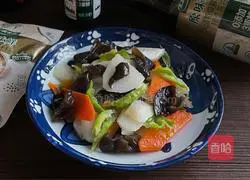 Illustration of how to make fried yam and fungus 13