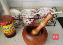 Illustration of how to steam locust flowers 3