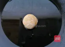 Illustration of how to make fried sweet potato balls 10