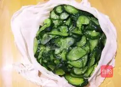 Illustration of how to make quick pickled cucumbers and pickles 6