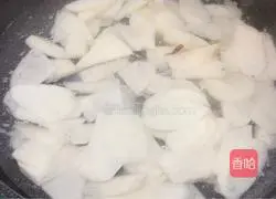 Illustration of how to make fried yam and fungus 1