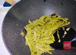 Illustration of how to make stir-fried green bamboo shoots 4