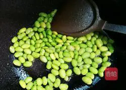 Illustration of how to make edamame, fungus and roasted loofah 4