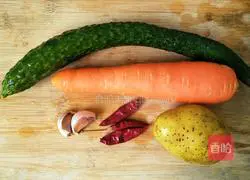 How to make stir-fried three shredded silkworms with spicy and sour vegetables Illustration 1