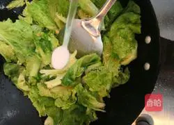 Illustration of how to make garlic lettuce 8