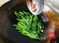 Illustration of how to cook kale with garlic 7