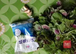 Illustration of how to make stir-fried red amaranth 1