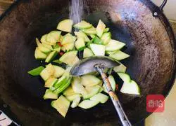 Illustration of how to make spicy zucchini 5