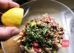 Illustration of how to make spicy and sour chicken feet with lemon 6