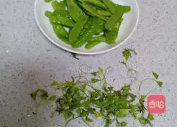 Illustration of how to make fungus and snow peas 1