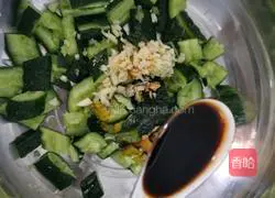 Illustration of how to pat cucumbers 6