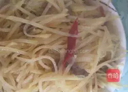 Illustration of how to make spicy potato shreds 8