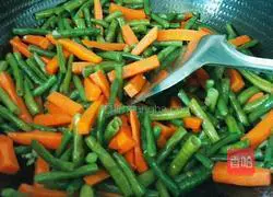 Illustration of how to cook carrots and beans 10