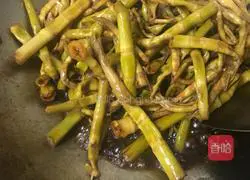 Illustration of braised wild mountain bamboo shoots in oil 14