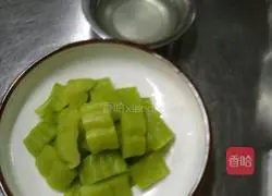Illustration of how to make cold melon with garlic sauce 6