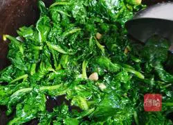 Illustration of how to make stir-fried moss leaves 9