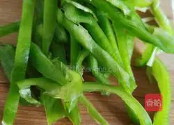 Illustration of how to make spicy and sour potato shreds 3