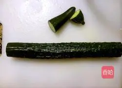 Illustration of how to make cold cucumber rolls 1