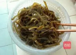 Illustration of how to make spicy kelp 7