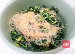 Illustration of how to make vermicelli spinach 8
