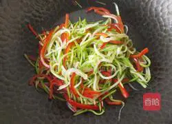 Illustration of how to make melon and red pepper 8