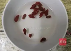 Illustration of how to make wolfberry vegetable cabbage 3