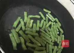 Dry stir-fried green beans Practice illustration 2