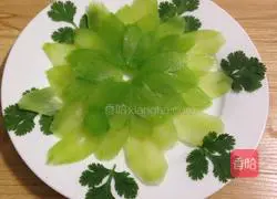 Illustration of how to make cold lettuce slices 8