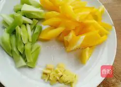 Illustration of how to make fried broccoli with yellow pepper 6