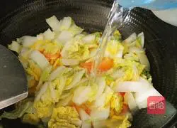 Stir-fried tomatoes and cabbage Practice illustration 8