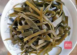 Illustration of how to make cold kelp shreds 1