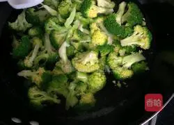  Illustration of how to make garlic broccoli 3